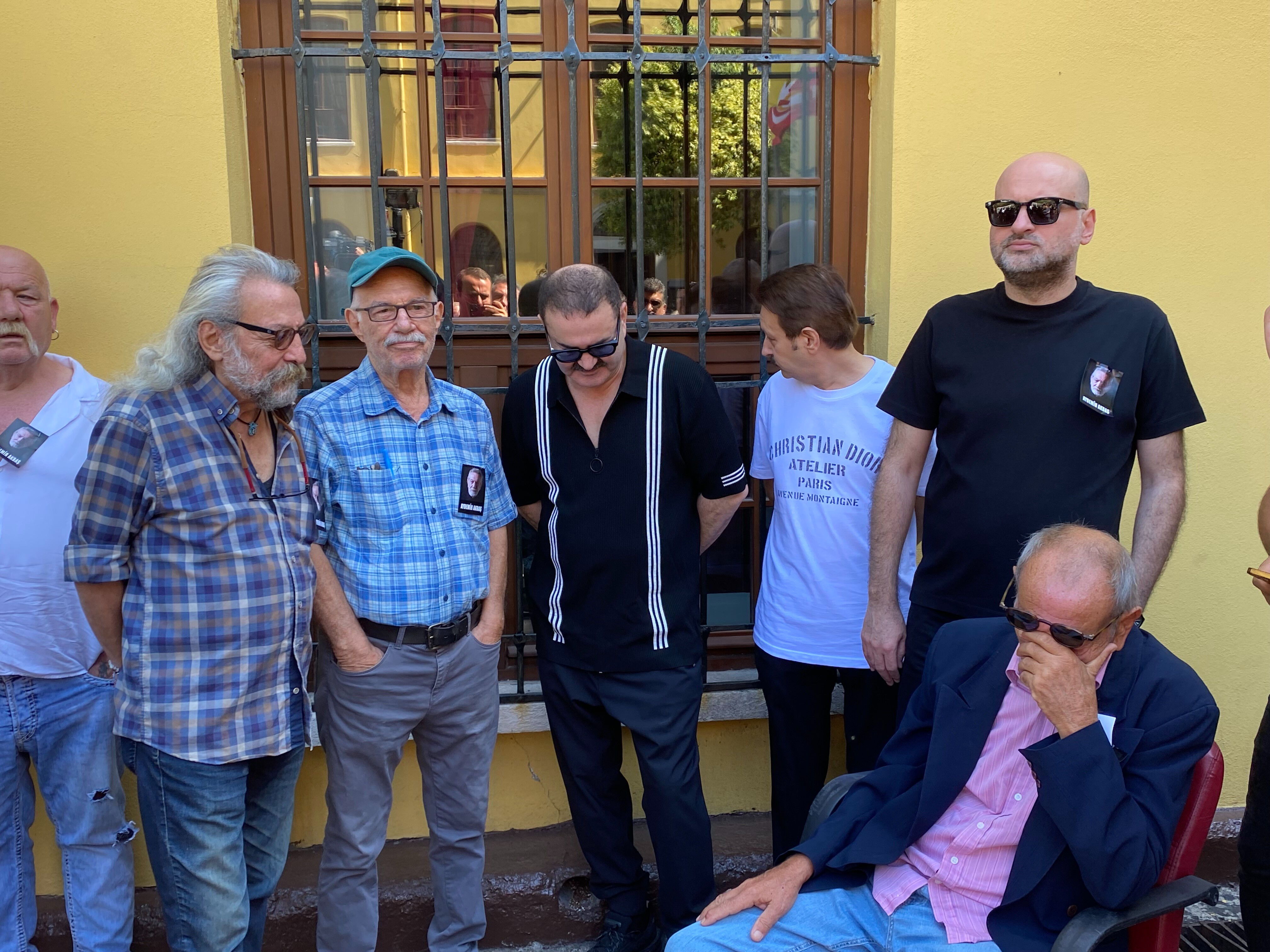 Şafak Sezer cenazede yaşananlara isyan etti! - 4. Resim