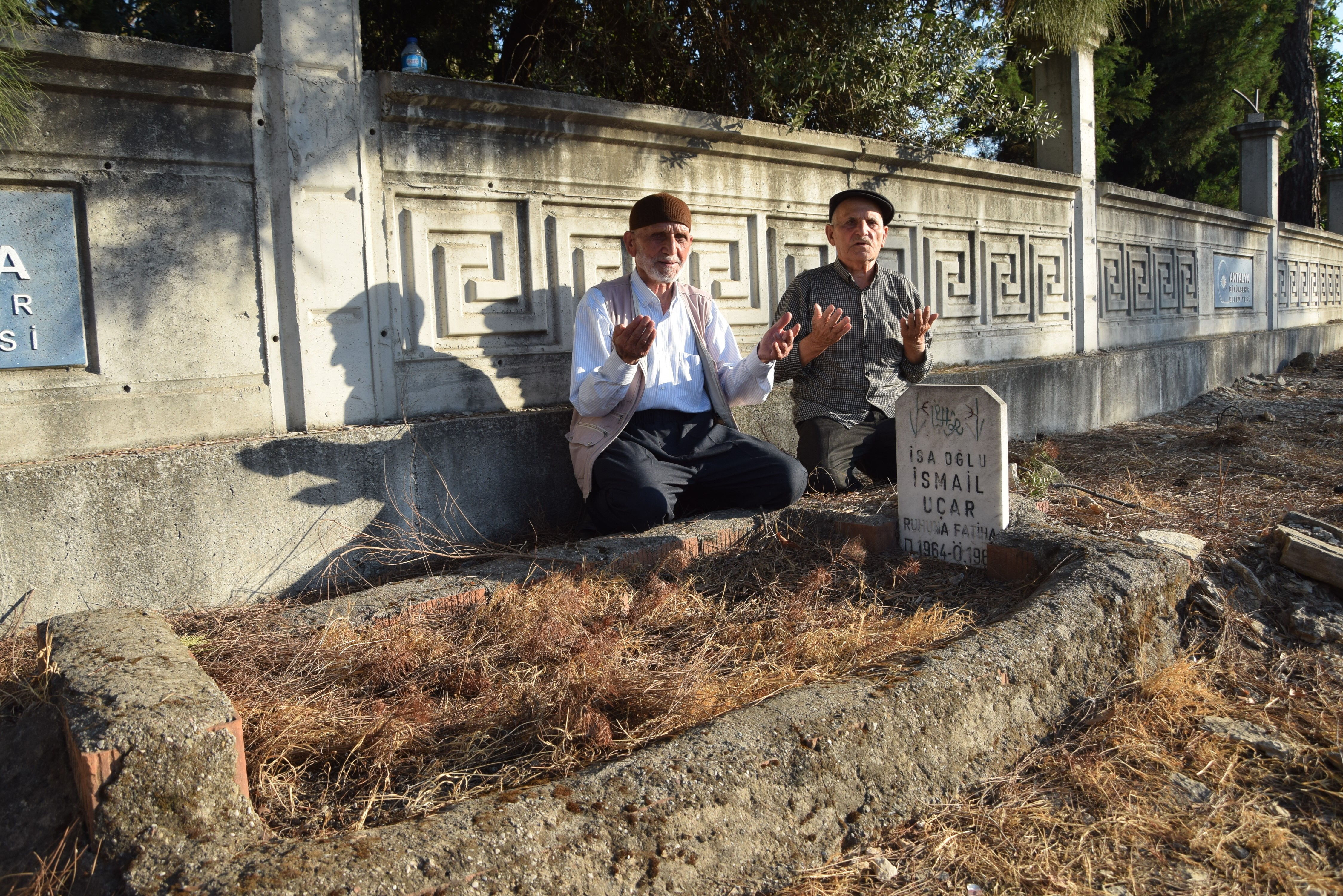 Sahipsiz çocuk mezarının yakınları bulundu! Antalya'daki gizemin altından göz yaşartan dram çıktı - 5. Resim