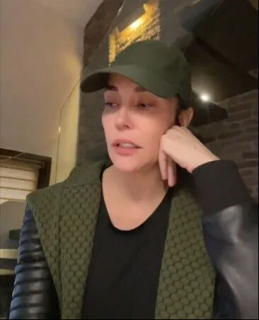 Somer Sivrioğlu'ndan Deniz Akkaya hakkında uzaklaştırma talebi! Sözleri çileden çıkardı Somer Sivrioğlu'ndan Deniz Akkaya hakkında uzaklaştırma talebi! Sözleri çileden çıkardı - 2. Resim