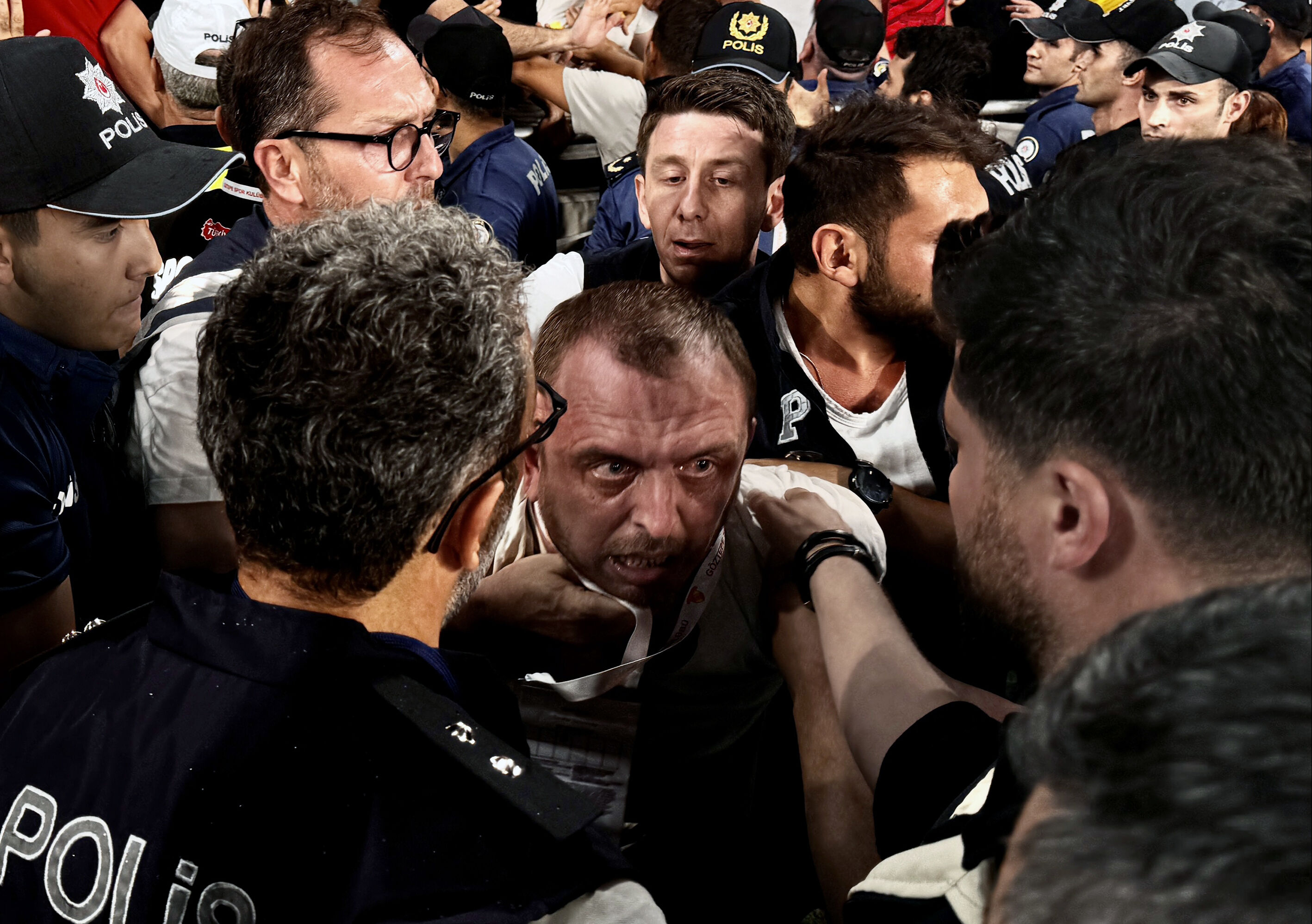 Türk futbolundaki olaylar silsilesi sürüyor! İşte cevap bekleyen 5 kritik soru Türk futbolundaki olaylar silsilesi sürüyor! İşte cevap bekleyen 5 kritik soru - 1. Resim