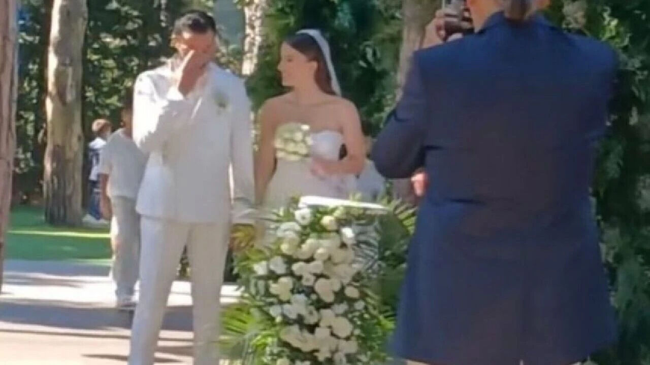 Yalı Çapkını dizisi oynadığı rol ile tanınan Beril Pozam kiminle evli? - 4. Resim