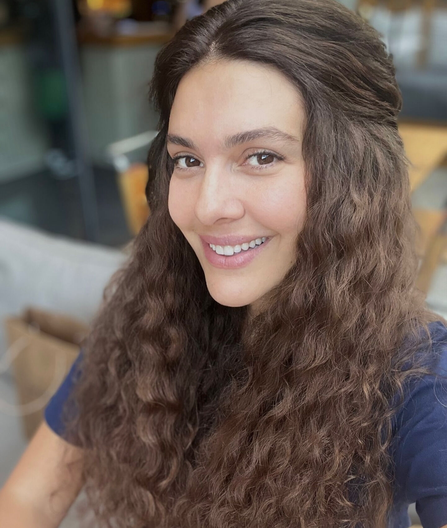 Yeni dizisi için imaj değiştiren Bergüzar Korel’e yorum yağdı: 20 yaş gençleşmiş - 2. Resim