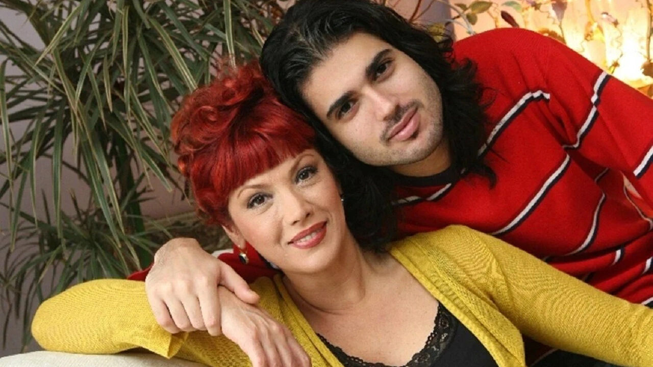 Yoğun bakıma kaldırılan Ayşenur Yazıcı’nın hastalığını arkadaşı açıkladı! Tüm süreci tek tek anlattı - 1. Resim