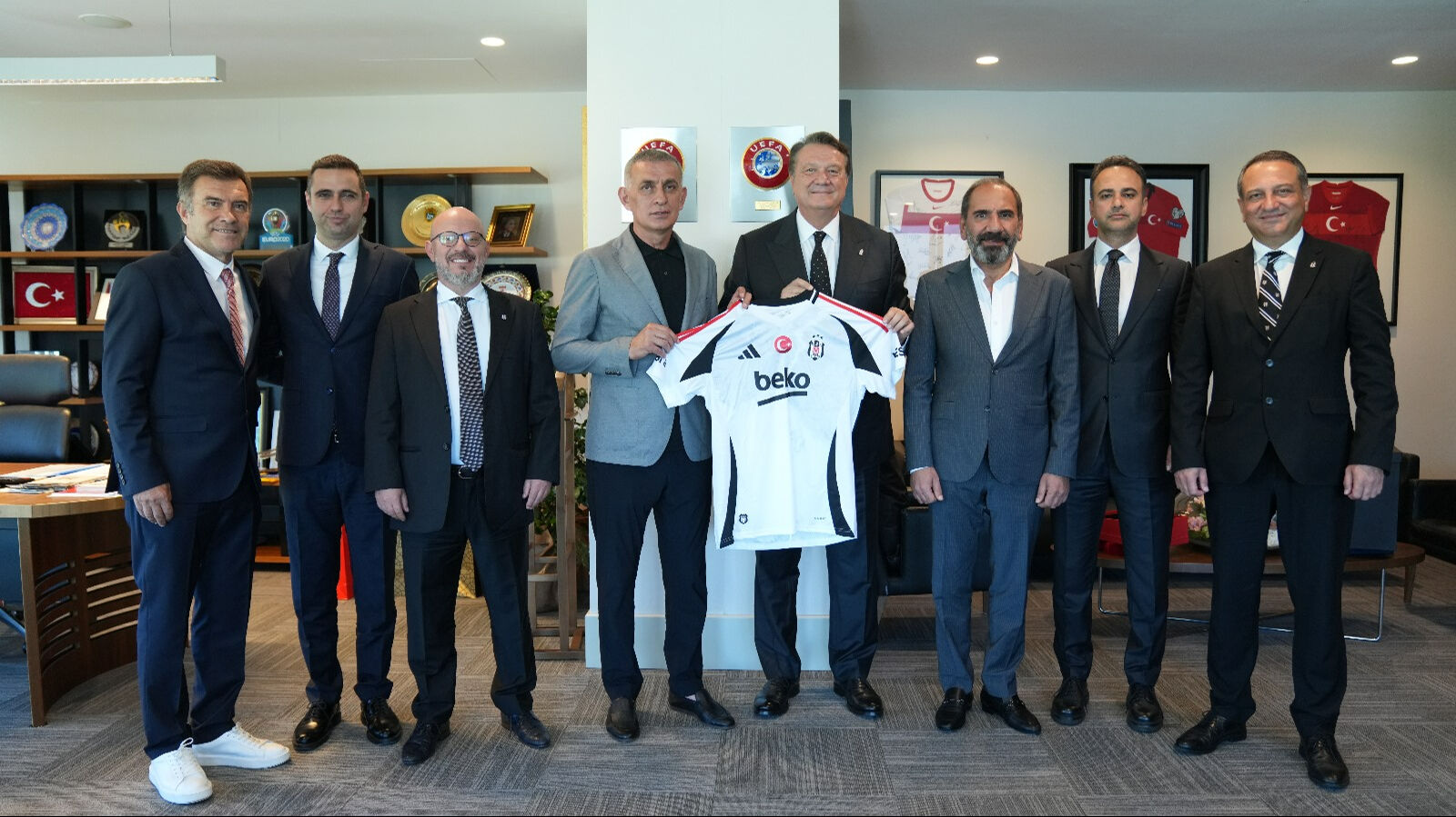 Beşiktaş Başkanı Hasan Arat'tan TFF'ye ziyaret - 1. Resim