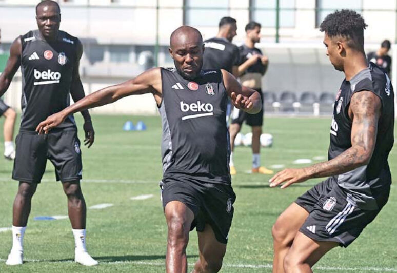 Beşiktaş’ın hocası Van Bronckhorst oyuncusunu övdü! Rafa Silva efsane olacak! - 2. Resim