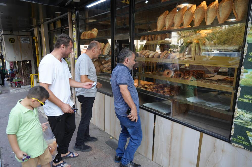 Ekmeğin gramı düşürülerek yapılan gizli zamma Samsunlular tepki gösterdi - 3. Resim