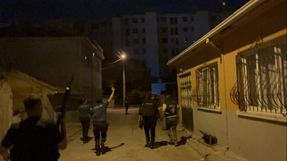 Eskişehir'de olaylı gece! Önce bekçiyi vurdu sonra polisle çatıştı... Eskişehir'de olaylı gece! Önce bekçiyi vurdu sonra polisle çatıştı... - 5. Resim