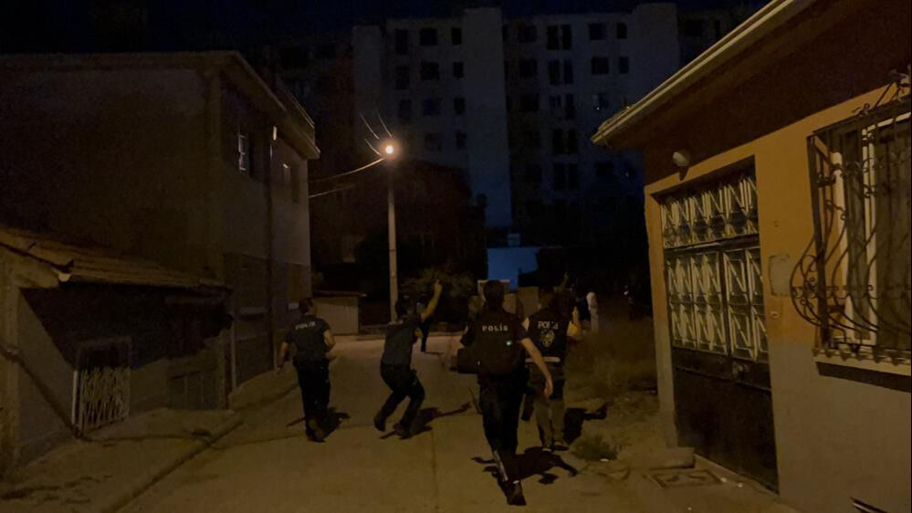 Eskişehir'de olaylı gece! Önce bekçiyi vurdu sonra polisle çatıştı... Eskişehir'de olaylı gece! Önce bekçiyi vurdu sonra polisle çatıştı... - 4. Resim