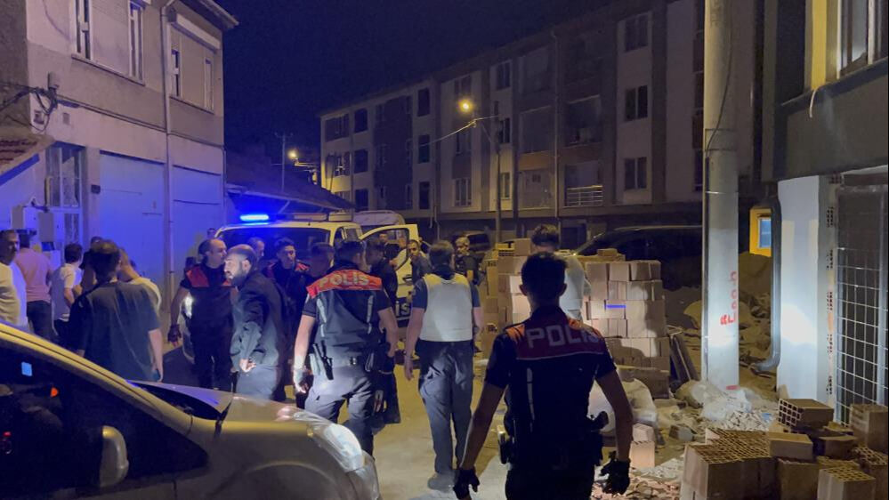 Eskişehir'de olaylı gece! Önce bekçiyi vurdu sonra polisle çatıştı... Eskişehir'de olaylı gece! Önce bekçiyi vurdu sonra polisle çatıştı... - 1. Resim