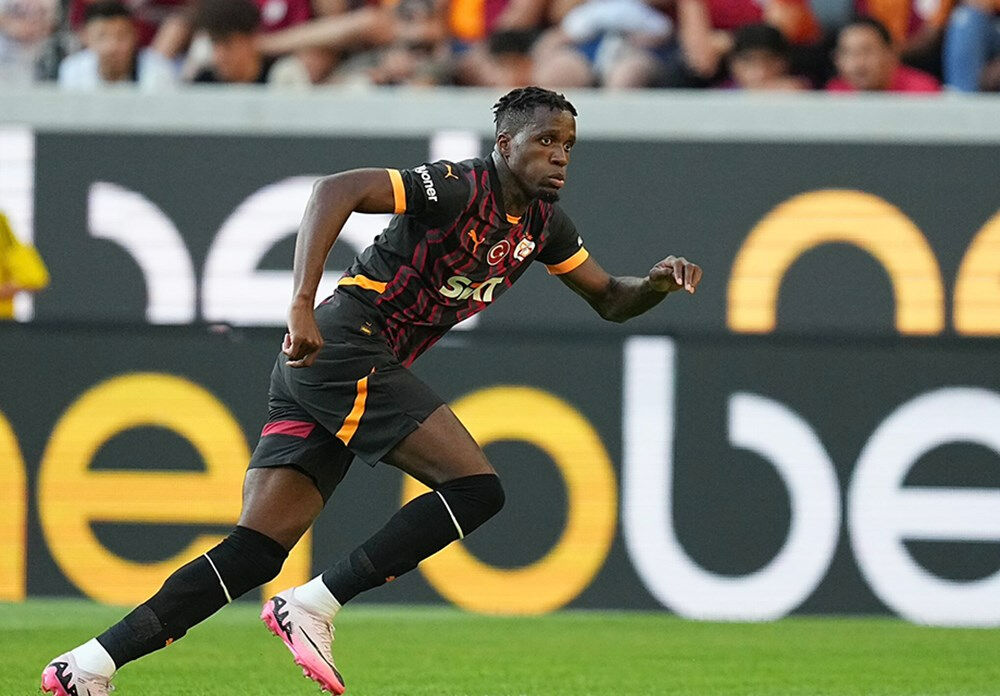 Galatasaray'ın yıldızı Wilfried Zaha herkesi şaşırttı! İngiliz ekipleri neden vazgeçti? Galatasaray'ın yıldızı Wilfried Zaha herkesi şaşırttı! İngiliz ekipleri neden vazgeçti? - 4. Resim
