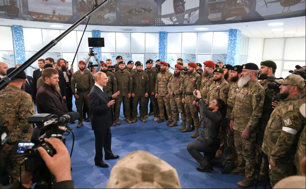 13 yıl sonra Çeçenistan'ı ziyaret eden Putin'i Ramazan Kadirov karşıladı - 4. Resim