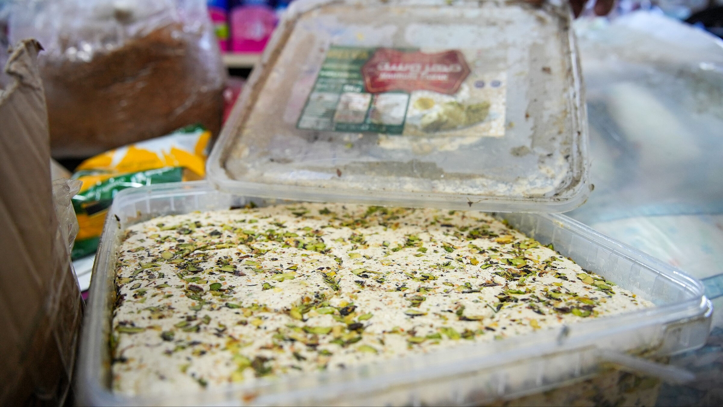 70 bin adet tarihi geçmiş ürün! Mersin'de gıda teröristlerinin kirli oyununu ekipler bozdu - 3. Resim