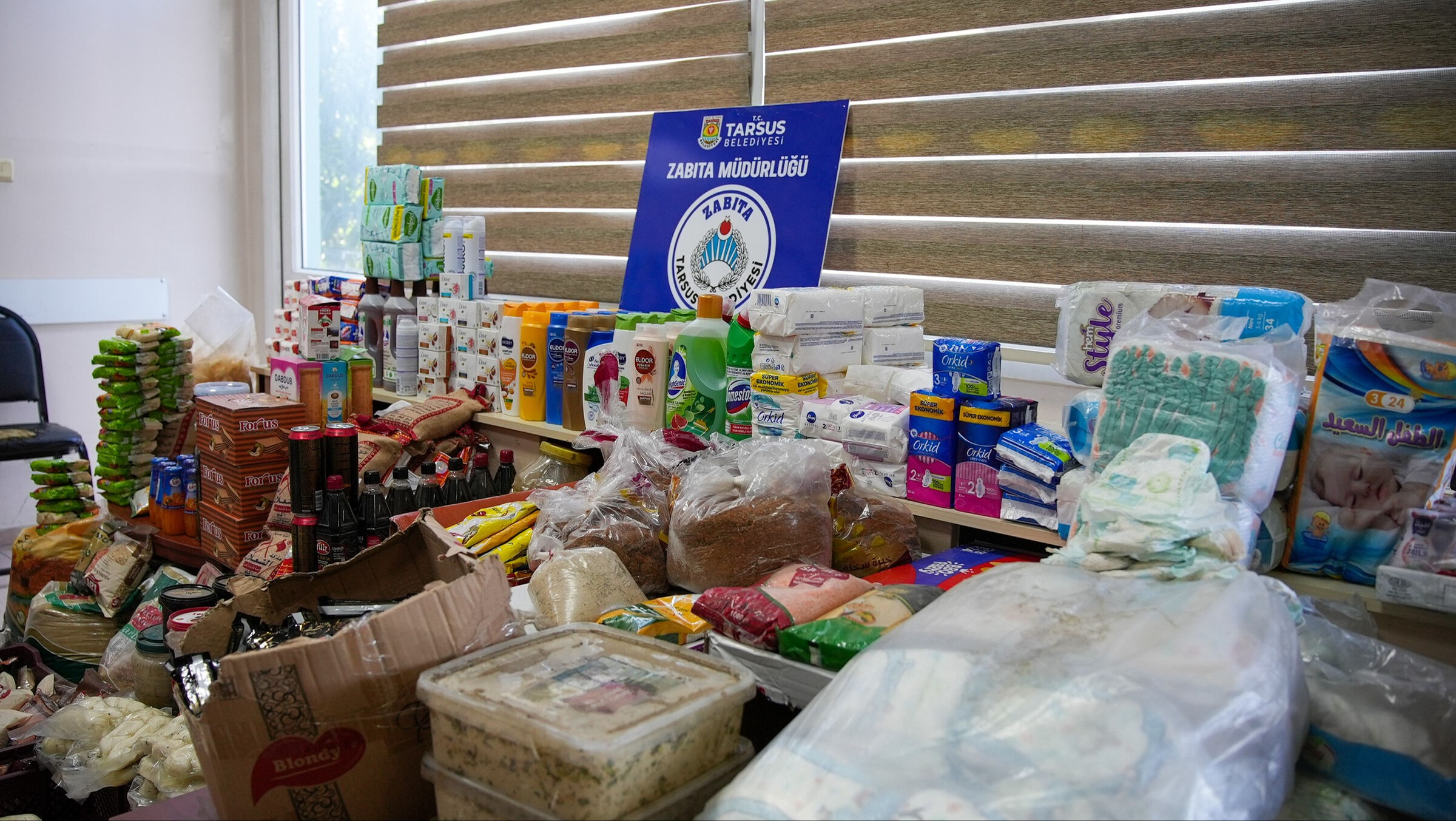 70 bin adet tarihi geçmiş ürün! Mersin'de gıda teröristlerinin kirli oyununu ekipler bozdu - 1. Resim