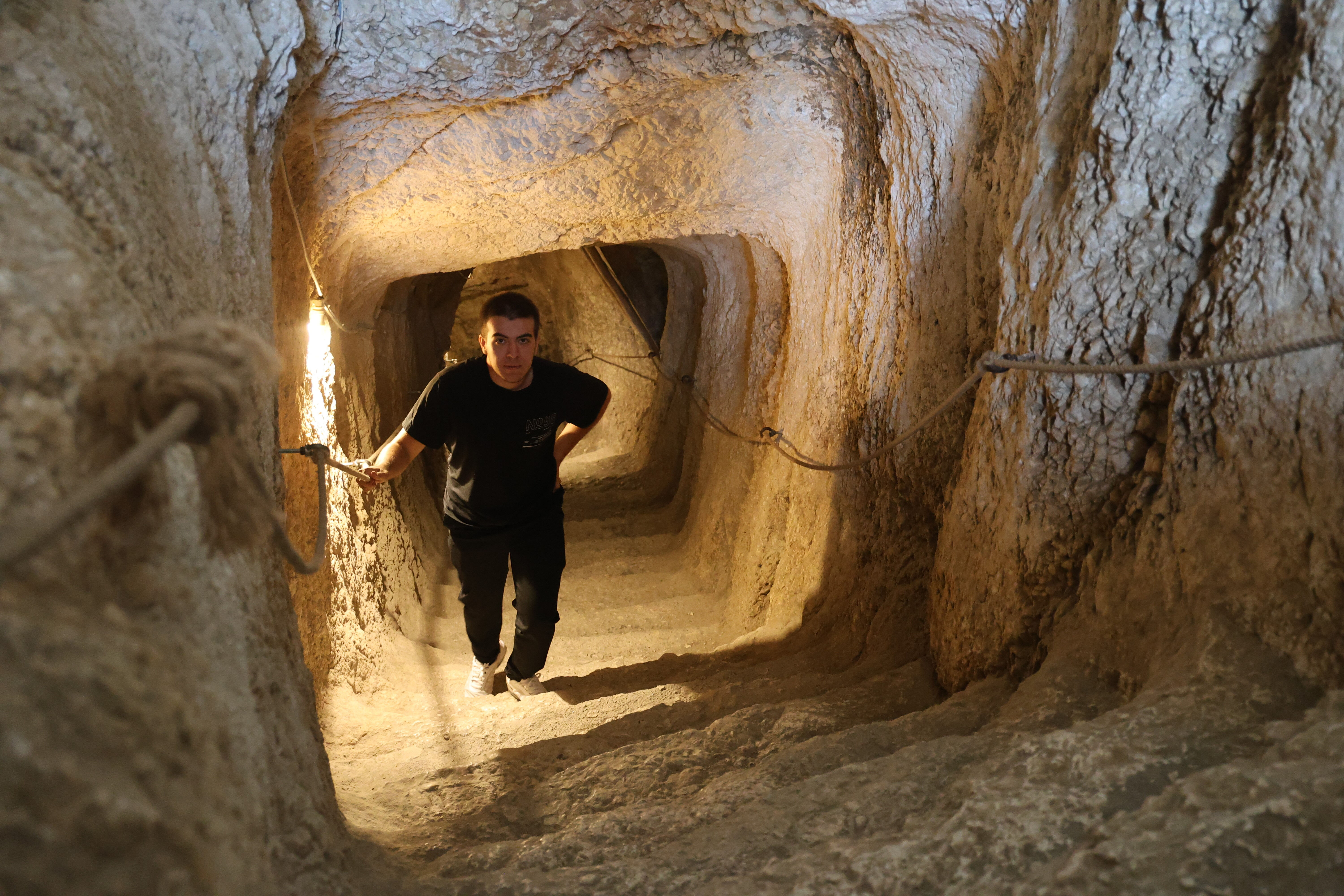 Artuklu Beyi'nin Haçlıları esir tuttuğu Elazığ Harput Kalesi zindanı yoğun ilgi görüyor - 4. Resim