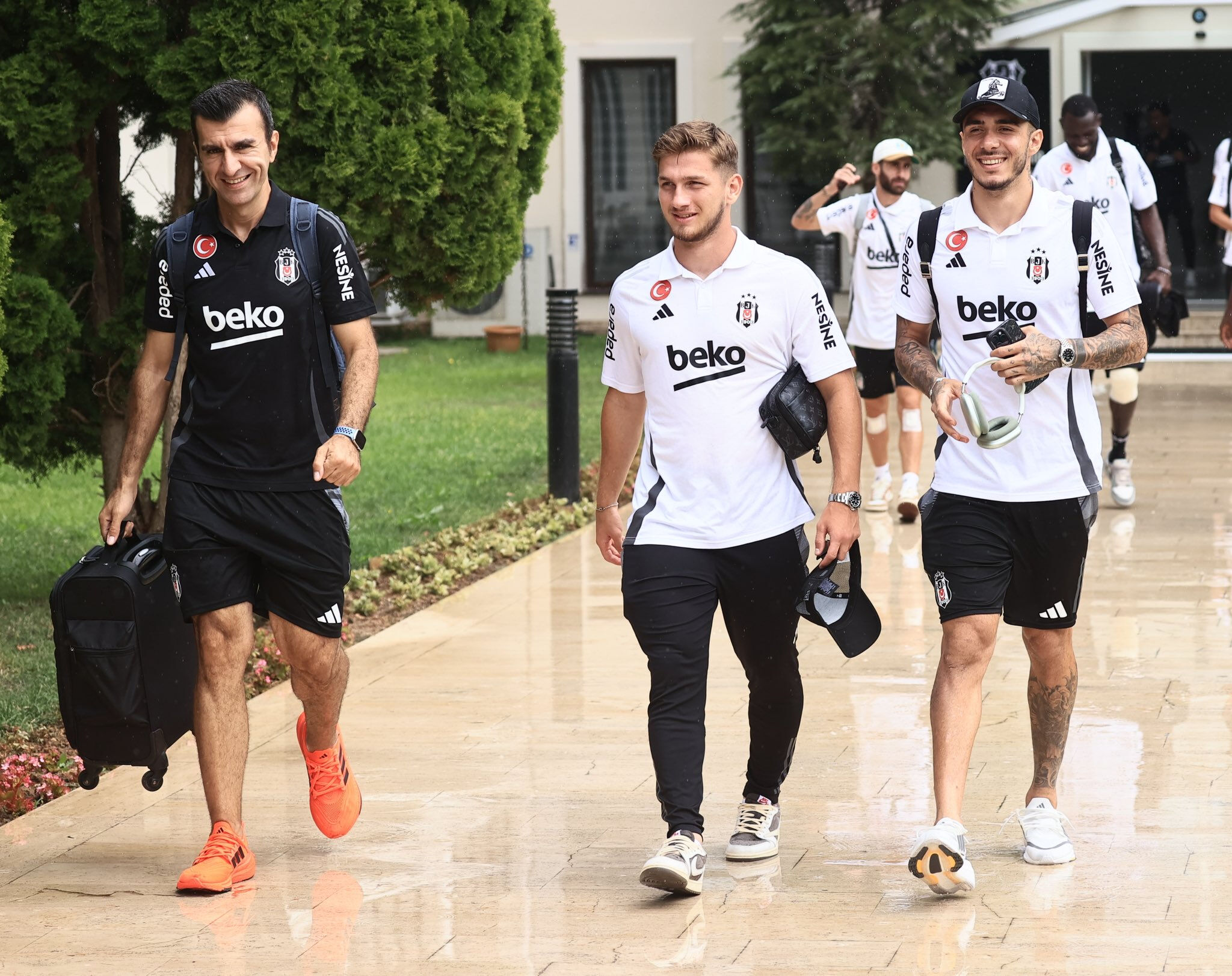 Beşiktaş, Lugano maçının kamp kadrosunu açıkladı! Dikkat çeken Muleka, Aboubakar ve Zaynutdinov detayı Beşiktaş, Lugano maçının kamp kadrosunu açıkladı! Dikkat çeken Muleka, Aboubakar ve Zaynutdinov detayı - 1. Resim