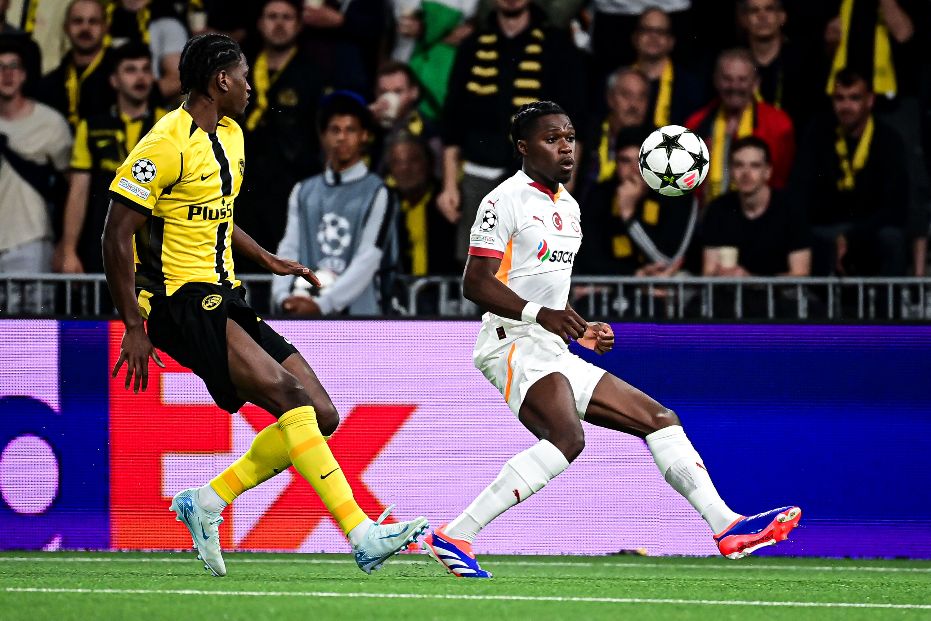 Young Boys-Galatasaray maçında 5 gol 1 kırmızı kart! Aslan turu İstanbul'a bıraktı Galatasaray, Şampiyonlar Ligi hedefi için Young Boys karşısında - 1. Resim