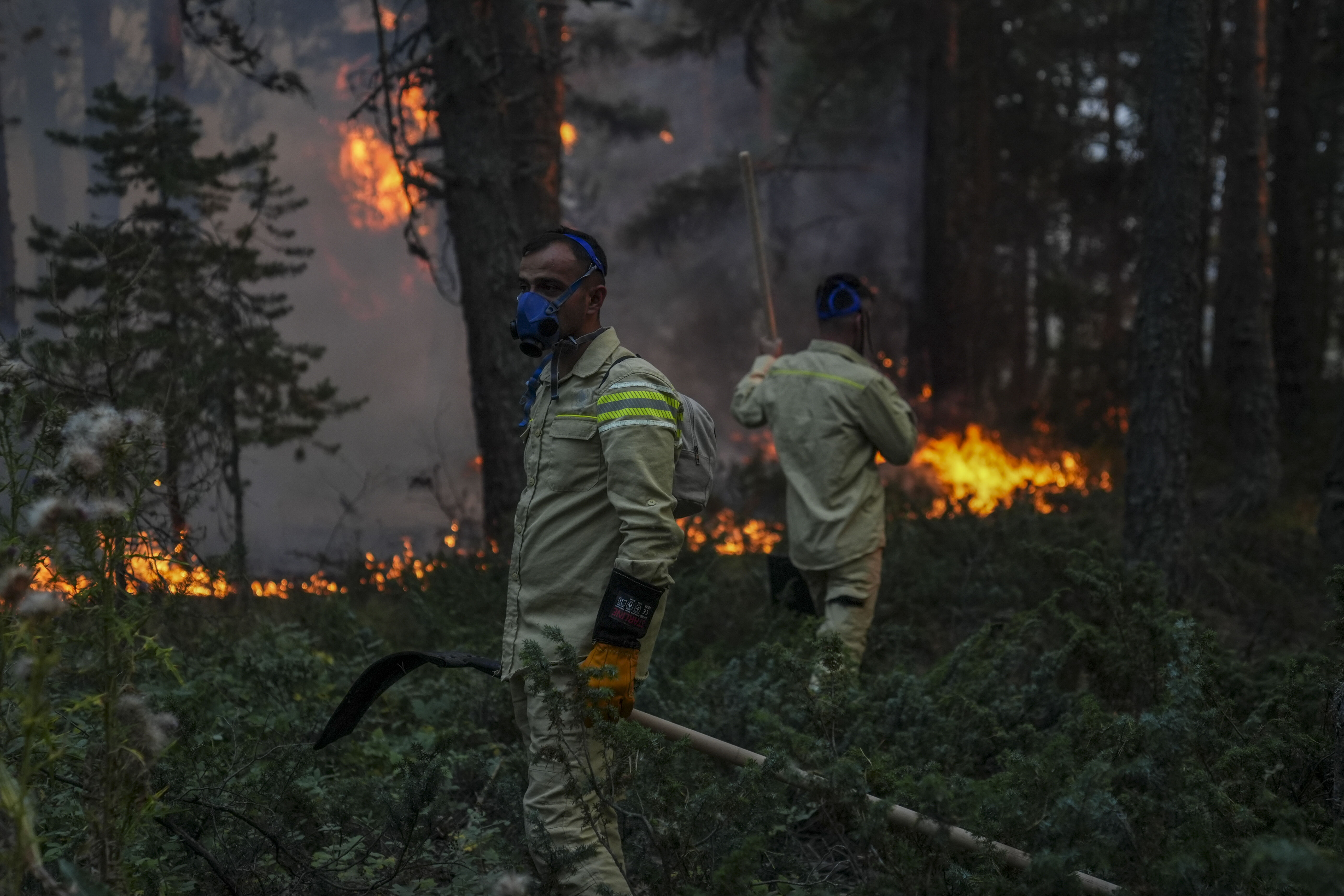 İki ilde orman yangını! 36 hane tahliye edildi - 3. Resim