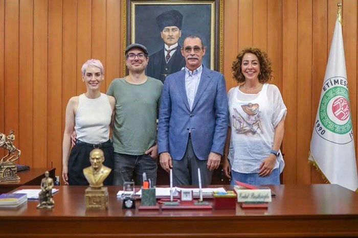 Melisa Sözen YPJ'li teröristi canlandırmıştı! Erdal Beşikçioğlu’nun beraber çekilmiş pozuna tepki yağdı - 1. Resim