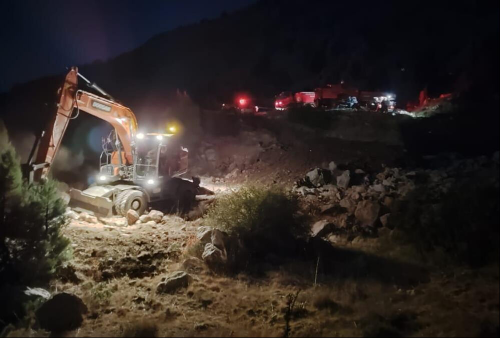 Mersin'de gece başlayan orman yangını kontrol altına alındı - 1. Resim