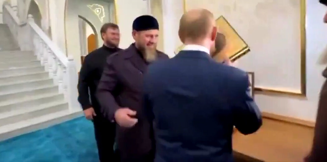 Putin, Kur'an-ı Kerim'i öptü... 13 yıl sonra Çeçenistan'a ziyaret - 5. Resim