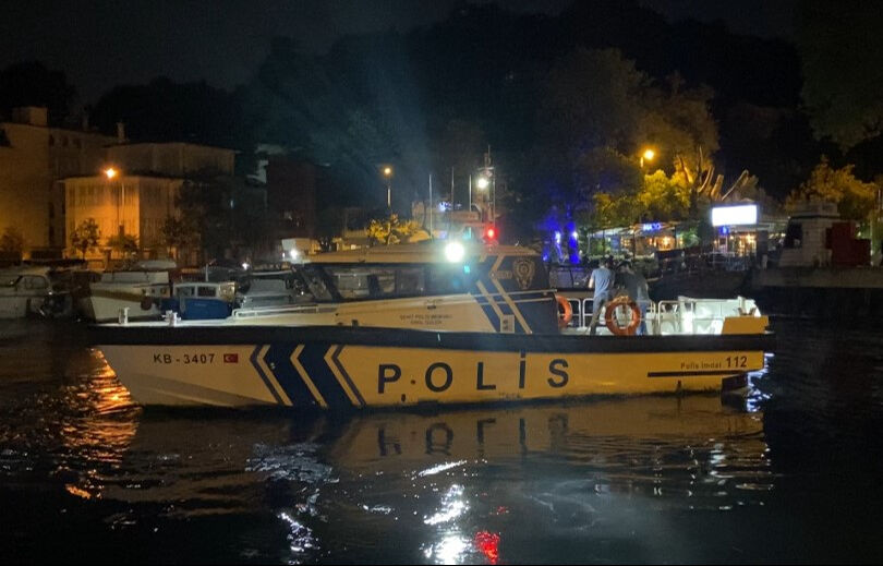 Sarıyer'de tekne battı! 3 kişi kurtarıldı, 1 kişi ise kayıplara karıştı - 1. Resim