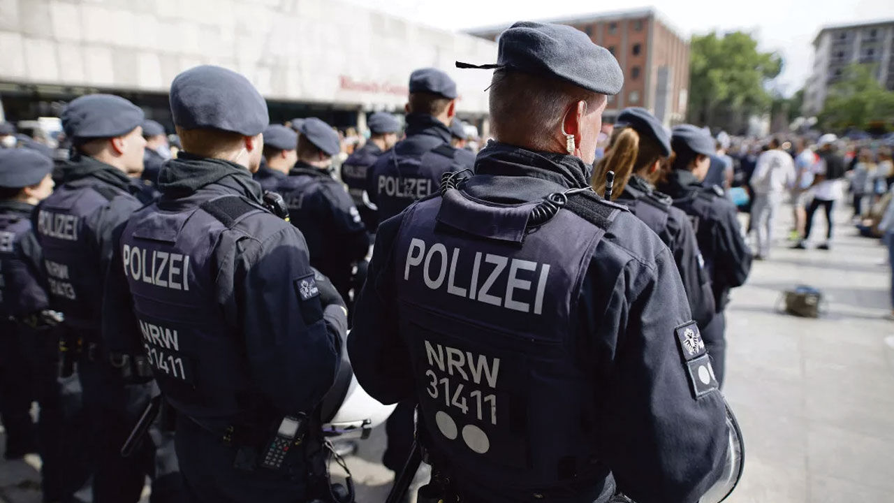 Türk genci Almanya'daki bir tren istasyonunda öldürüldü - 2. Resim