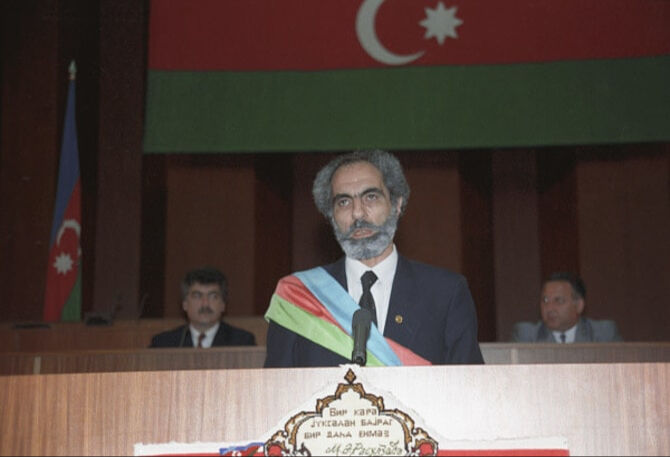 Azerbaycan'ın ikinci Cumhurbaşkanı Ebulfez Elçibey ile İsa Yusuf Alptekin'in buluşması böyle tarihe geçti - 1. Resim