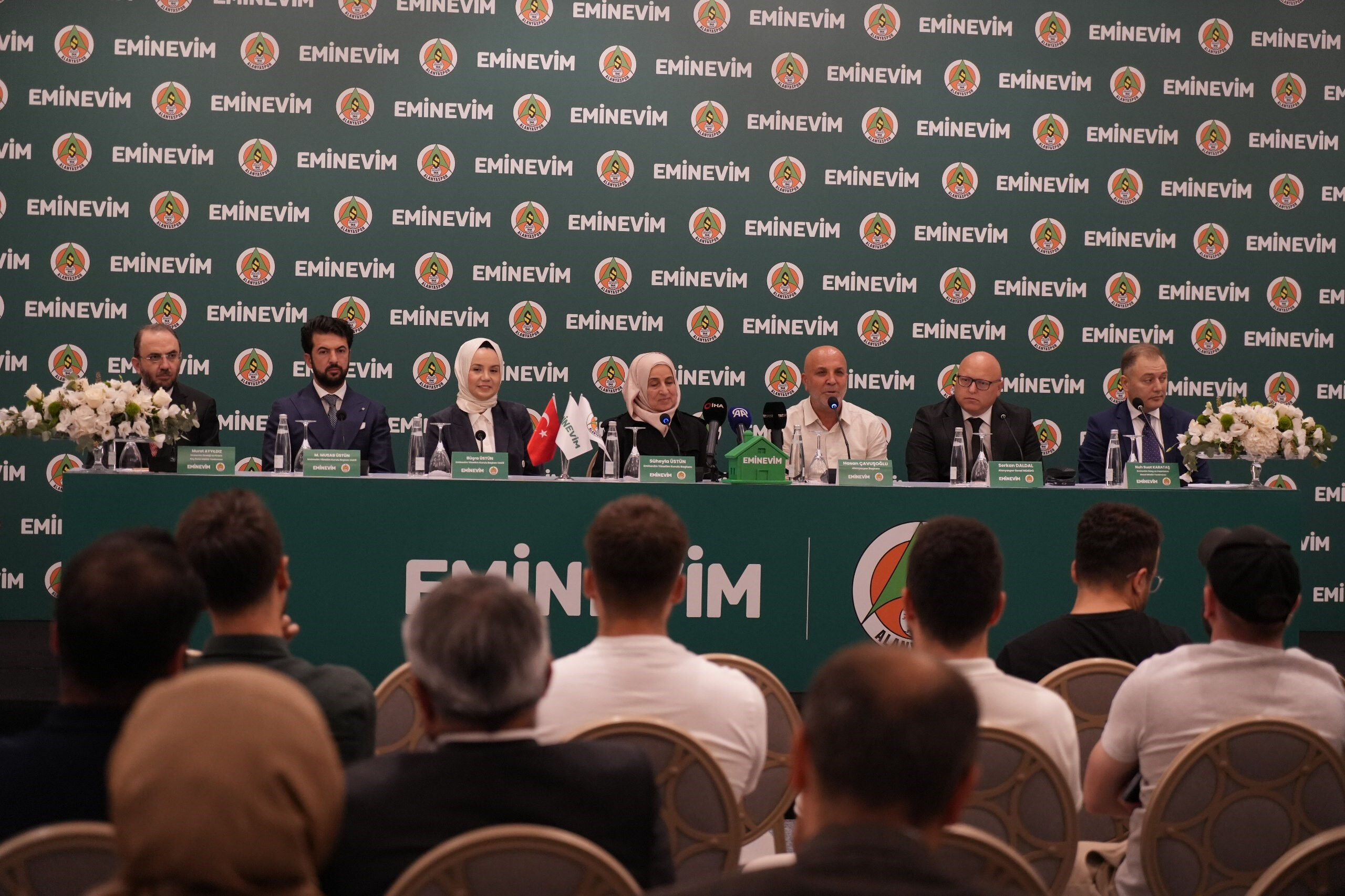 Eminevim, Alanyaspor'un forma sırt sponsoru oldu - 4. Resim