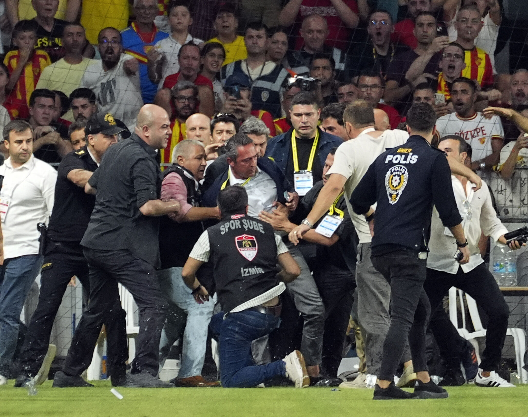 Fenerbahçe Başkanı Ali Koç ve Koç'a saldıran Fatih Özkan'ın cezaları belli oldu - 3. Resim