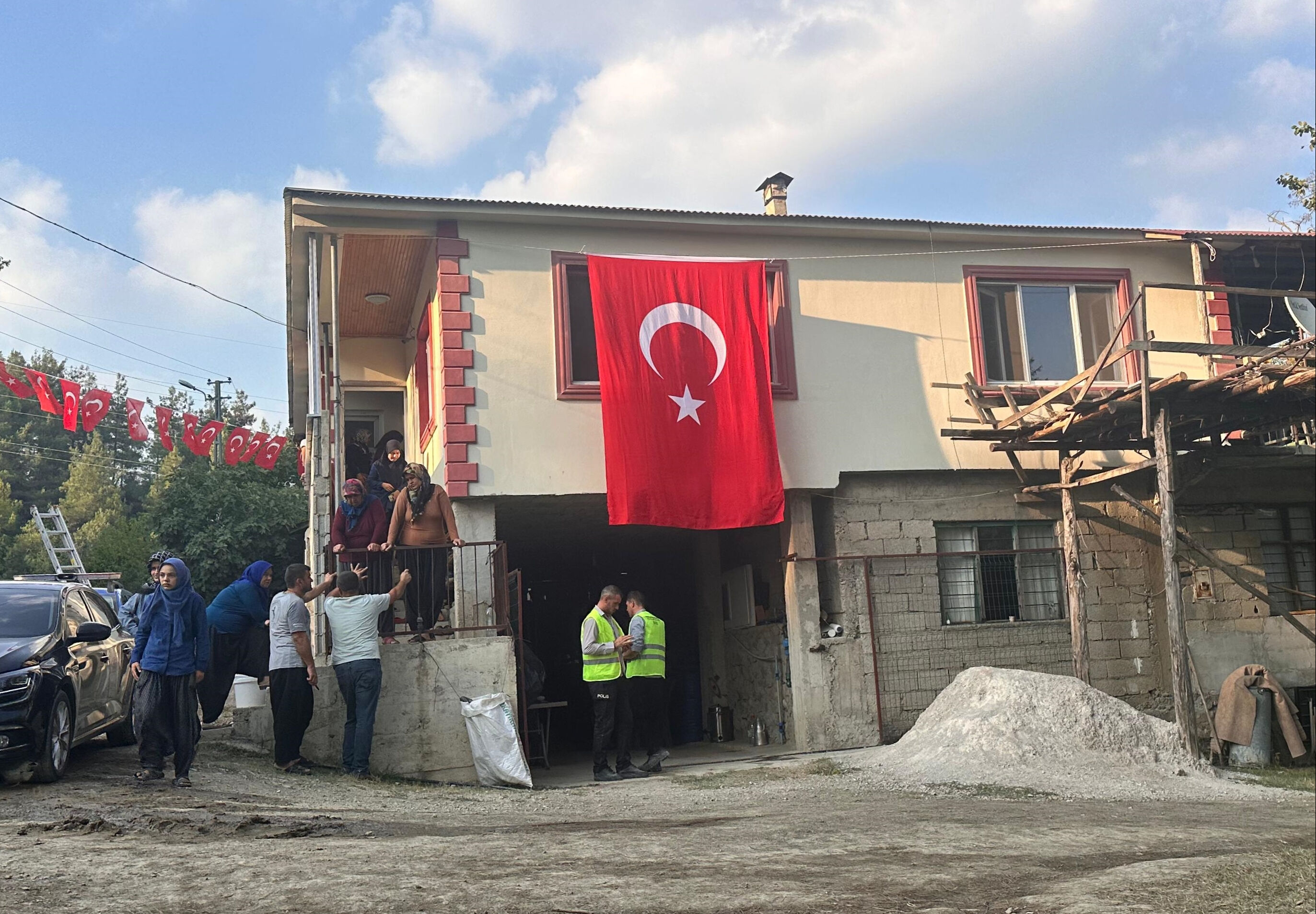 İstanbul'da otomobilin çarptığı polis memuru şehit oldu - 1. Resim