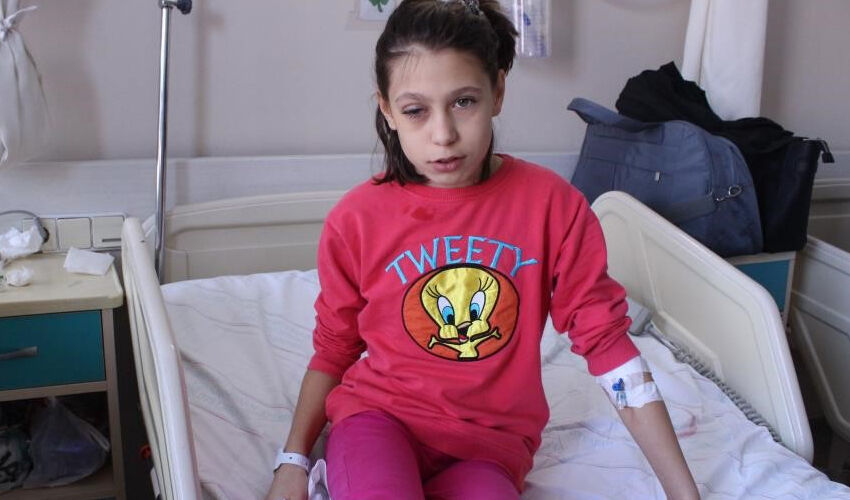 İzmir’de akıl almaz kaza: Market poşetini açmaya kalktı, hayatı kabusa döndü! - 3. Resim