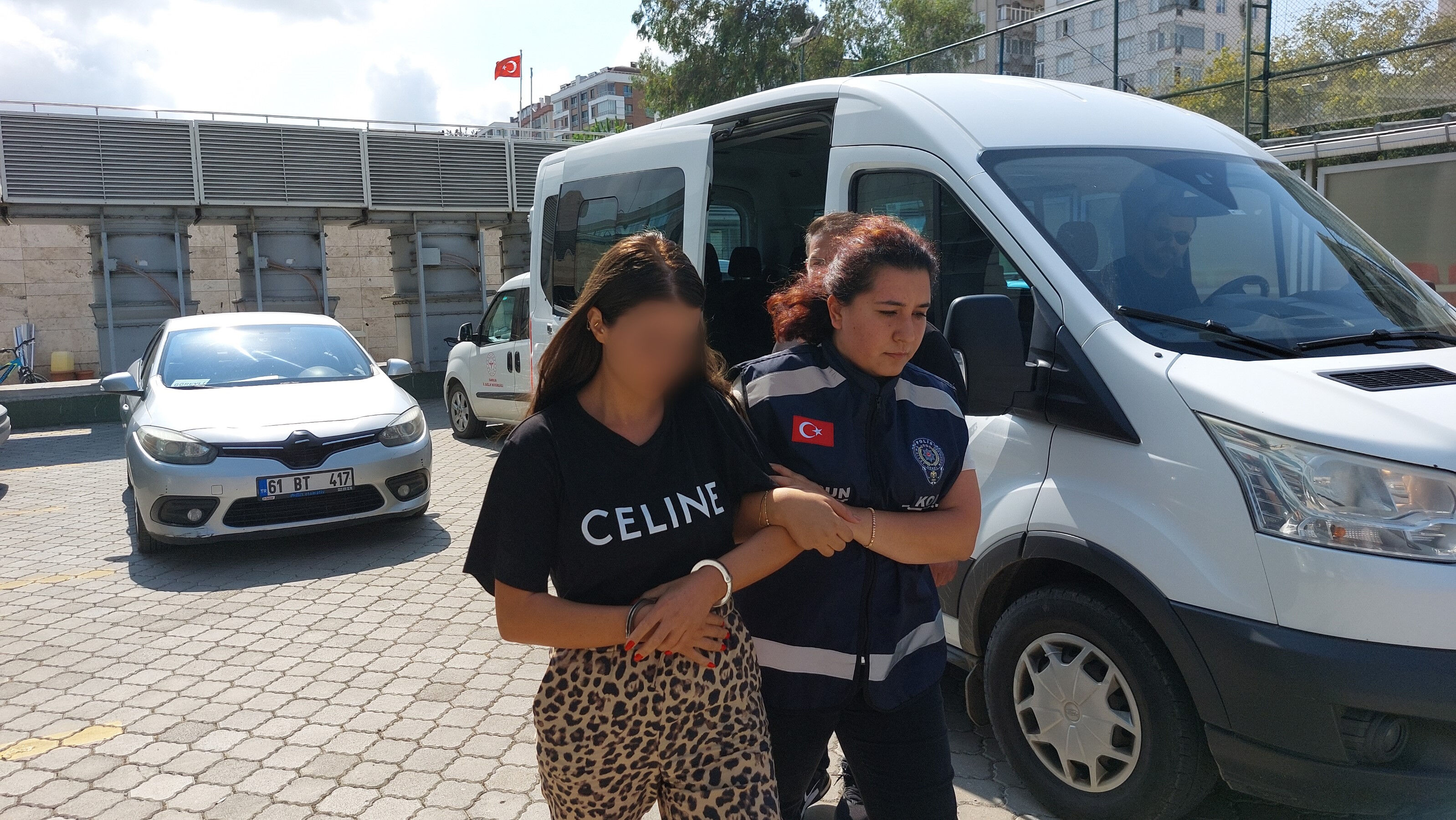 10 milyon lira haraç istediler! Samsun'da kuyumcu dükkanına silahlı saldırı 10 milyon lira haraç istediler! Samsun'da kuyumcu dükkanına silahlı saldırı - 3. Resim