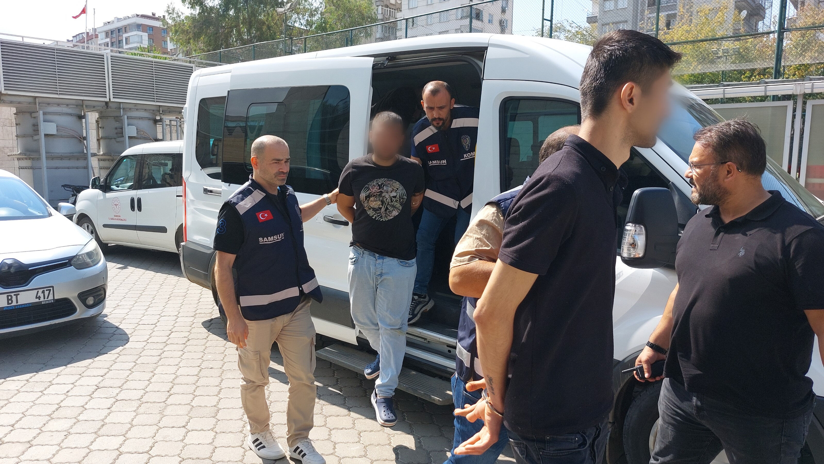 10 milyon lira haraç istediler! Samsun'da kuyumcu dükkanına silahlı saldırı 10 milyon lira haraç istediler! Samsun'da kuyumcu dükkanına silahlı saldırı - 1. Resim