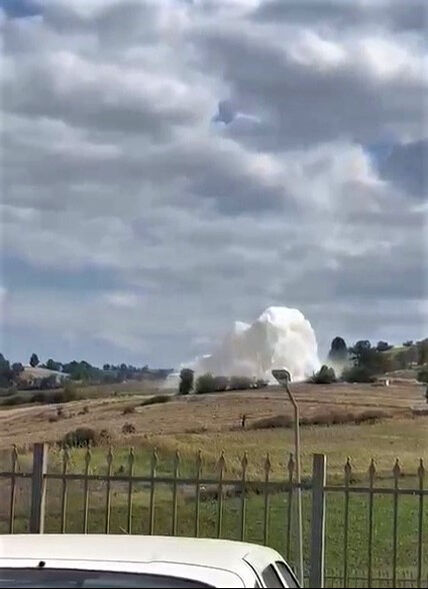 Baraj borusu patladı ortaya 'su dağı' çıktı! Karayolu trafiğe kapatıldı - 2. Resim