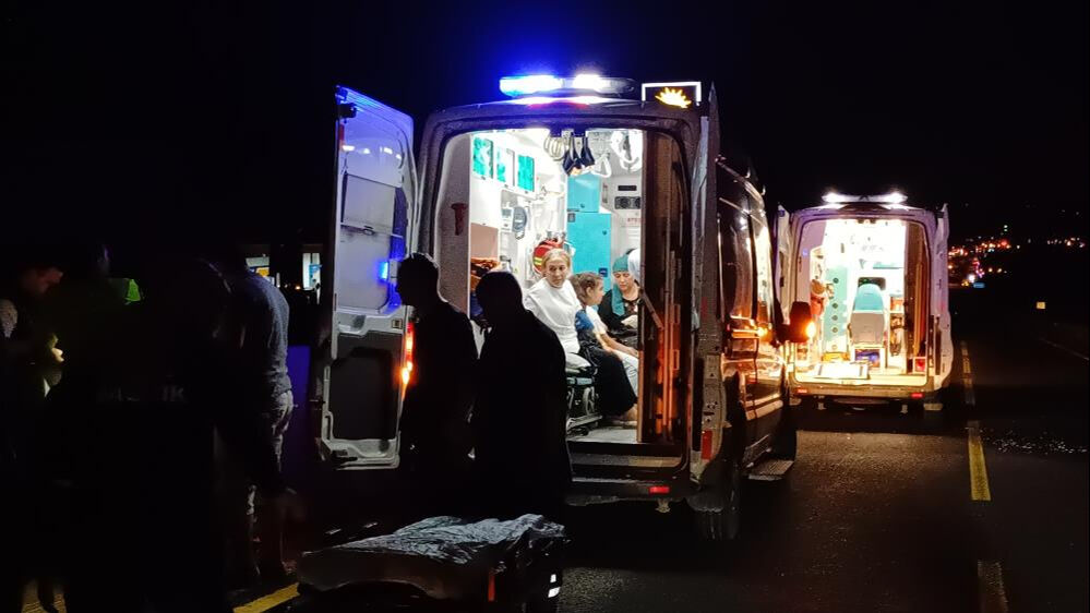 Bolu Dağı'nda 3 araç birbirine girdi, çok sayıda yaralı var! - 3. Resim