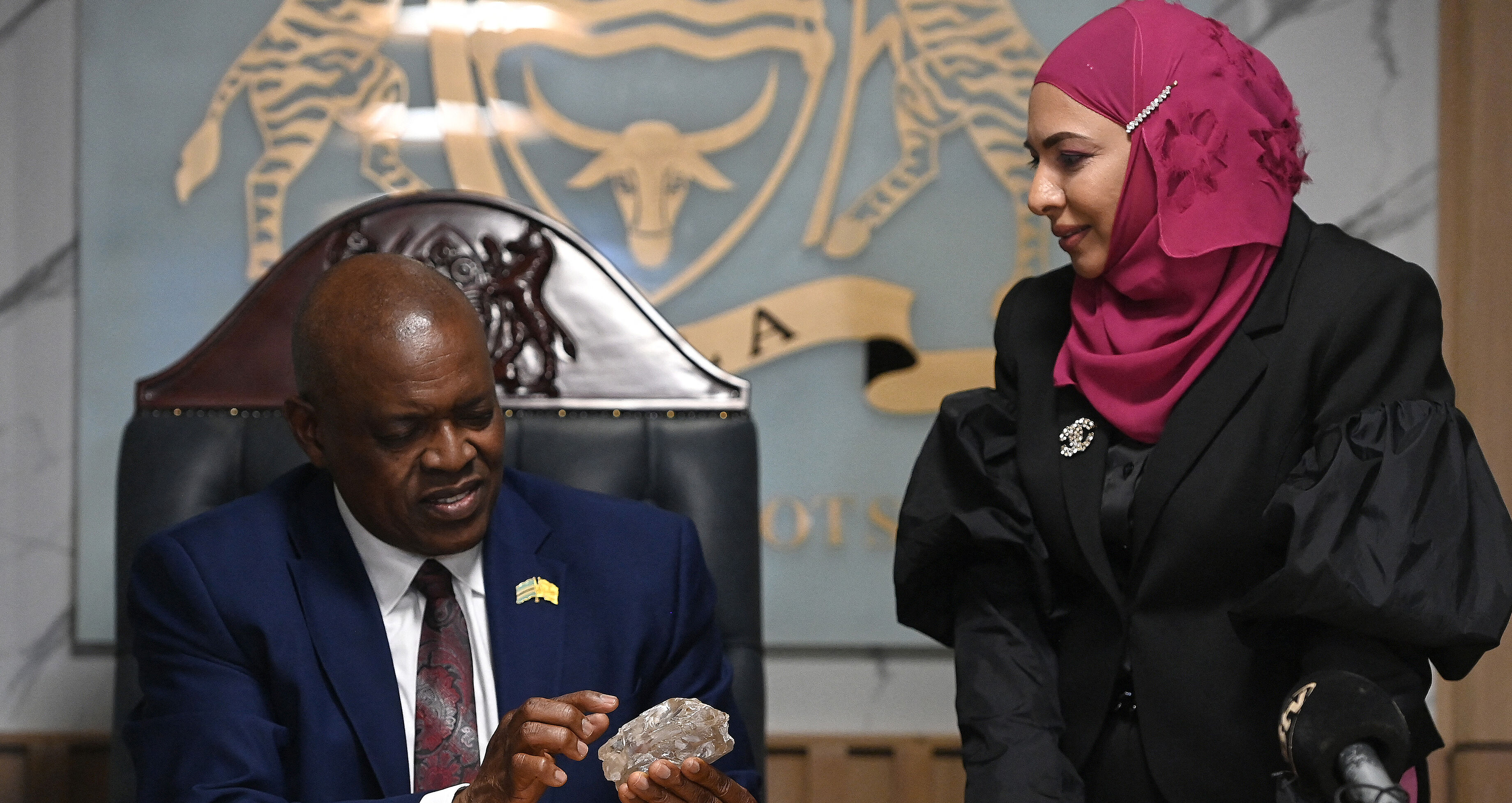 Dünyanın en büyük ikinci elması bulundu! Ağırlığını duyanın gözleri fal taşı gibi açılıyor - 3. Resim