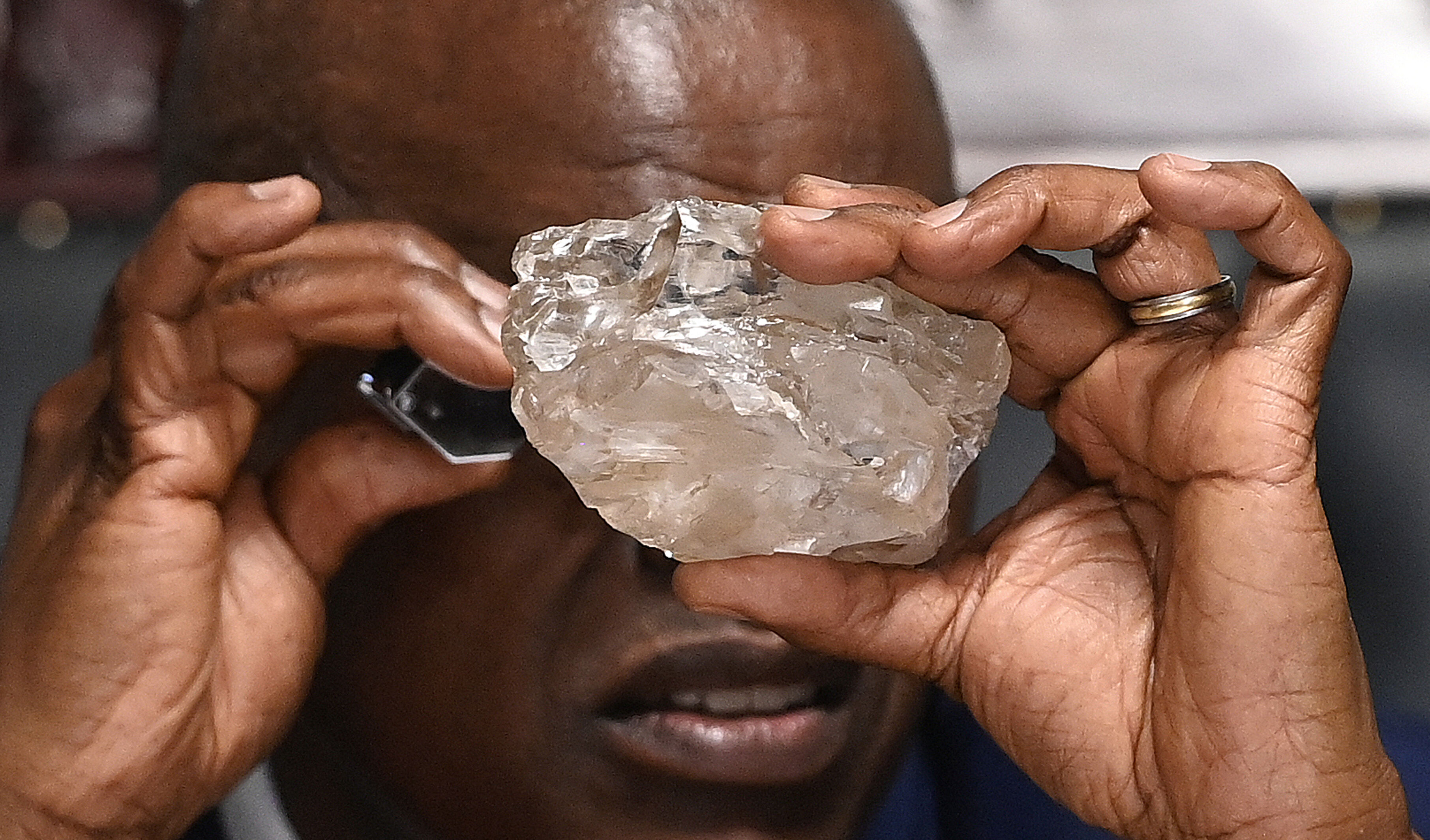 Dünyanın en büyük ikinci elması bulundu! Ağırlığını duyanın gözleri fal taşı gibi açılıyor - 5. Resim