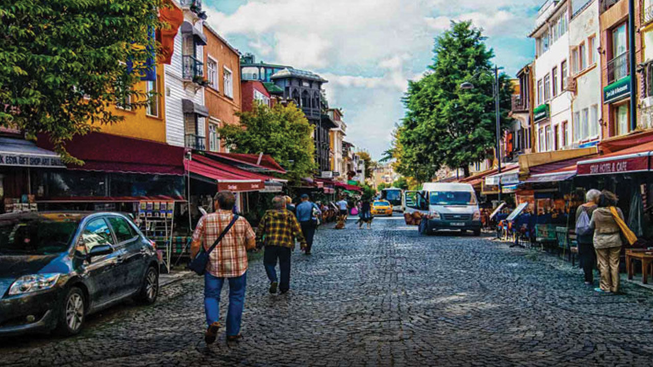 İstanbul Şişli'deki elektrik sorunu esnafı isyan ettirdi! N&ouml;bet tutmaktan evlerine gidemiyorlar - 1. Resim