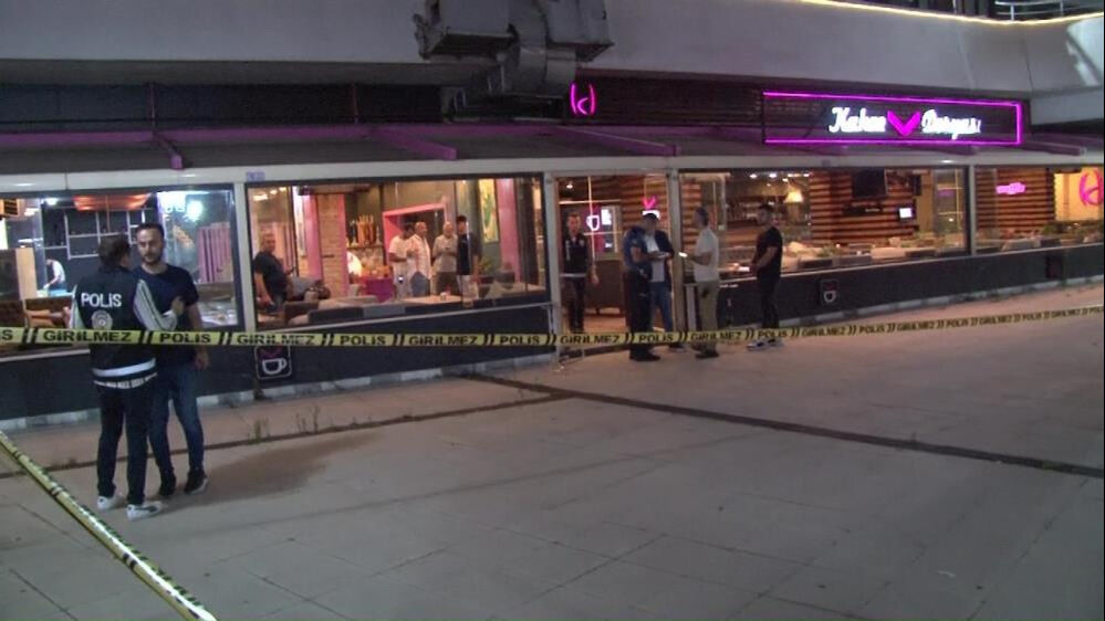 İstanbul'da iş yerine silahlı saldırı! Yaralılar var - 1. Resim