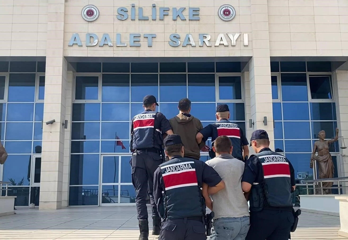 Mersin'deki orman yangının nedeni pes dedirtti! Suçlarını itiraf eden zanlılar tutuklandı - 2. Resim