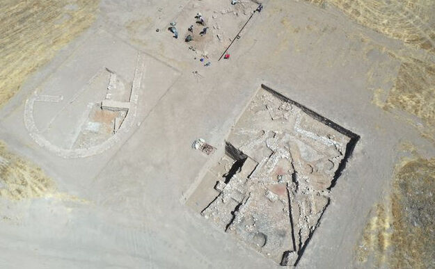 Tarihi keşif! 2 bin 800 yıllık nohut, buğday, kayısı çekirdeği, üzüm ve sarımsak taneleri bulundu - 3. Resim