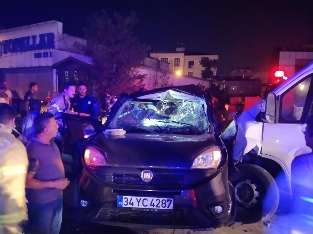 Ümraniye'de can pazarı! Hızla giden araç dehşet saçtı, çok sayıda yaralı var - 4. Resim