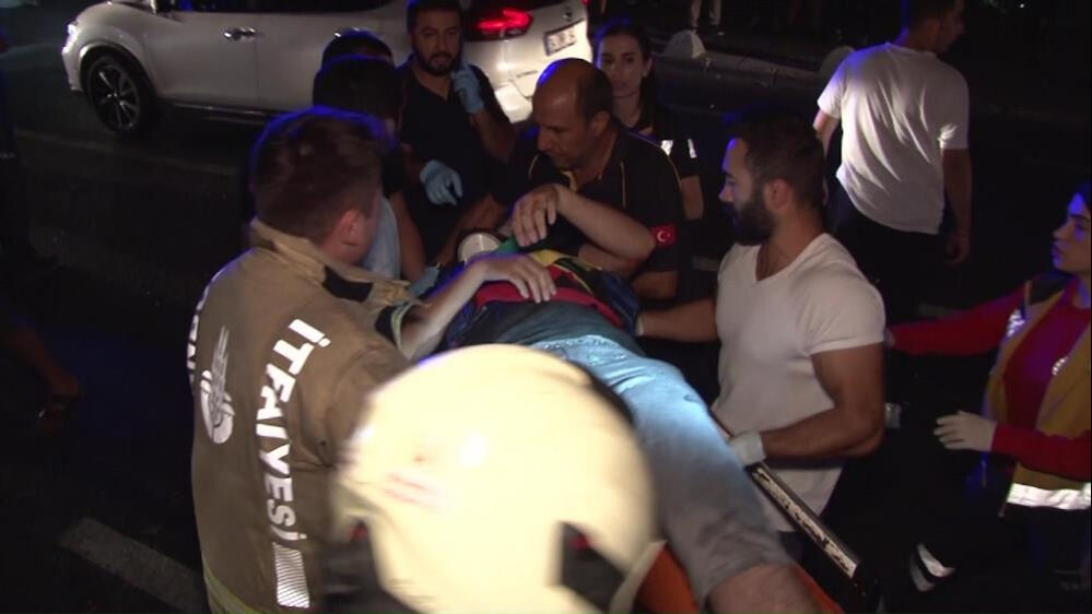 Ümraniye'de can pazarı! Hızla giden araç dehşet saçtı, çok sayıda yaralı var - 3. Resim