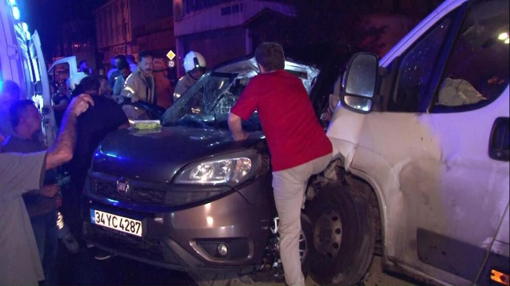 Ümraniye'de can pazarı! Hızla giden araç dehşet saçtı, çok sayıda yaralı var - 2. Resim