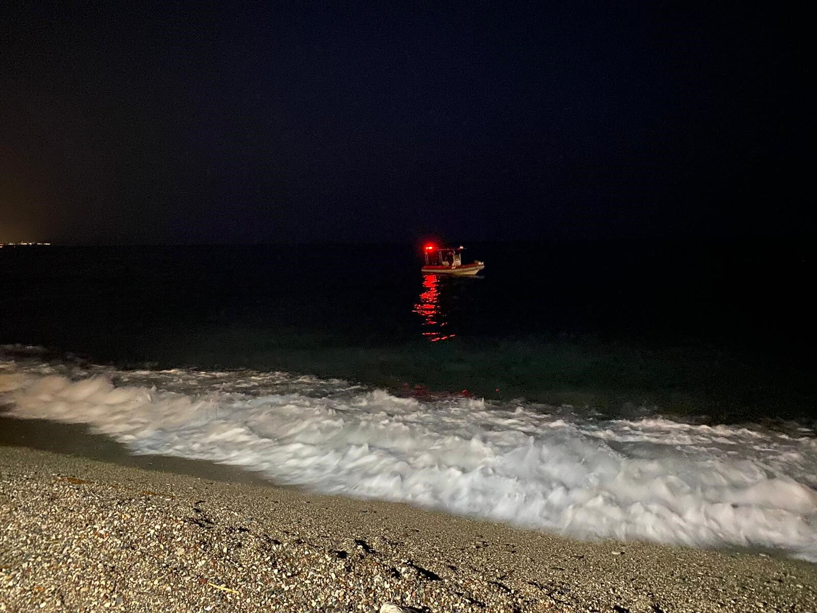 Antalya’da faciadan son anda dönüldü! Yeni aldıkları tekne battı, 4 kişilik aile canını zor kurtardı - 1. Resim