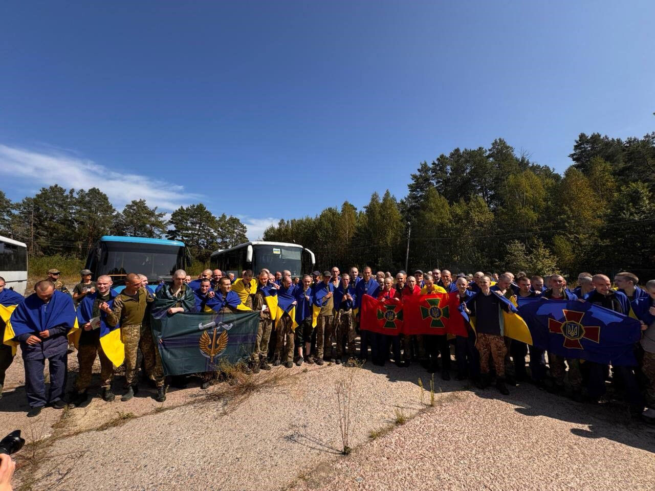 Bir yanda esir takası diğer yanda saldırı! Ukrayna Rusya'ya ait mühimmat deposunu vurdu - 2. Resim
