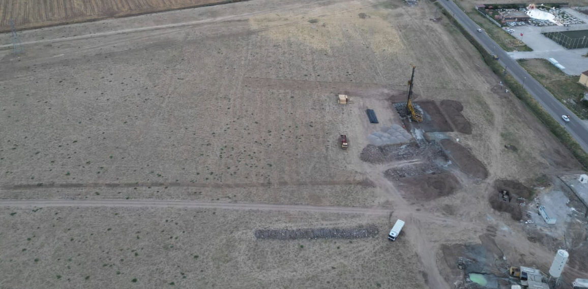 Hayvanların otladığı arazi deprem konutlarıyla hayat merkezi oldu Hayvanların otladığı arazi deprem konutlarıyla hayat merkezi oldu - 1. Resim