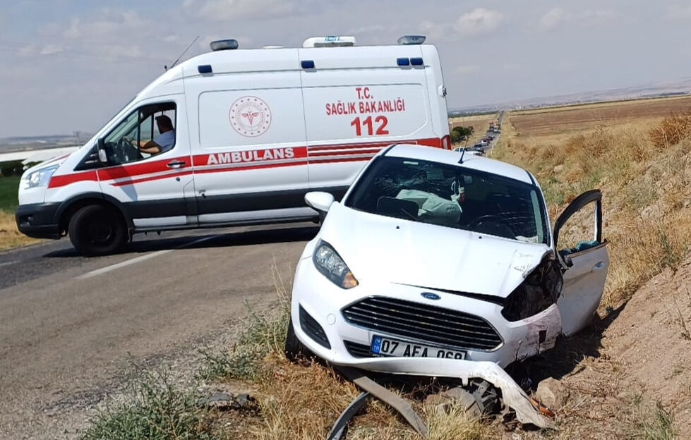 İki otomobilin çarpıştığı kazada can pazarı: 3 ölü, 3 yaralı - 1. Resim