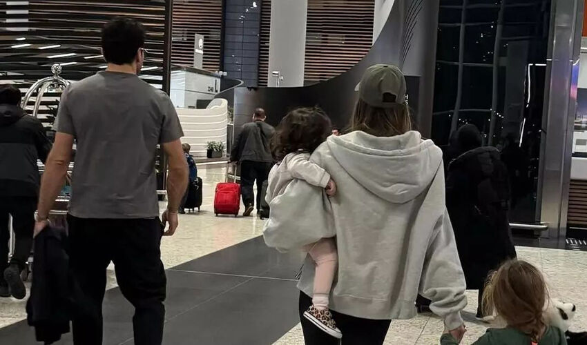 Kenan İmirzalıoğlu ve Sinem Kobal çifti tercihini yaptı! Çocuklarını aldıkları gibi gittiler - 1. Resim