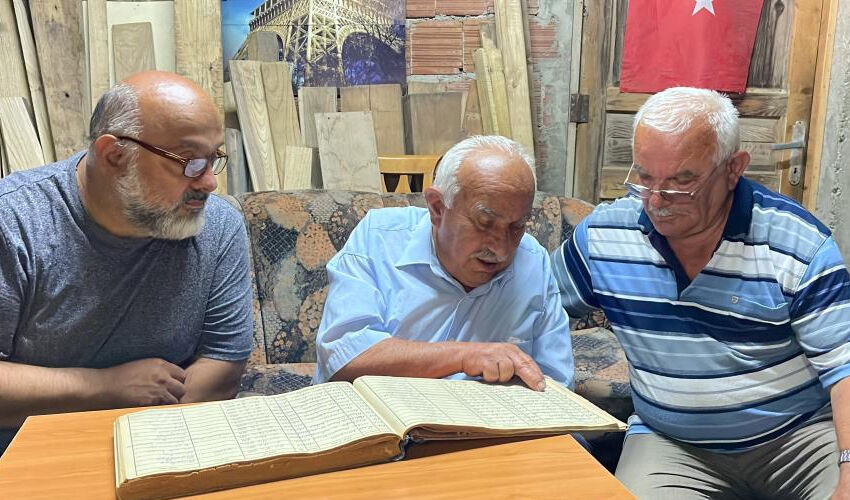 Ölüm defteri: 48 yıldır devam ediyor, vefat eden herkesi tek tek yazıyor Ölüm defteri: 48 yıldır devam ediyor, vefat eden herkesi tek tek yazıyor - 2. Resim